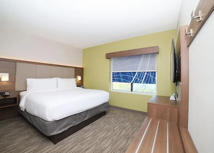 Express By Ihg Hotel 3*