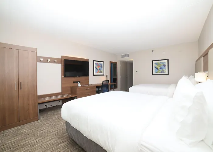Express By Ihg Hotel 3*